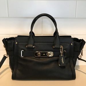 Coach Swagger Carryall bag in Pebble Leather,Black